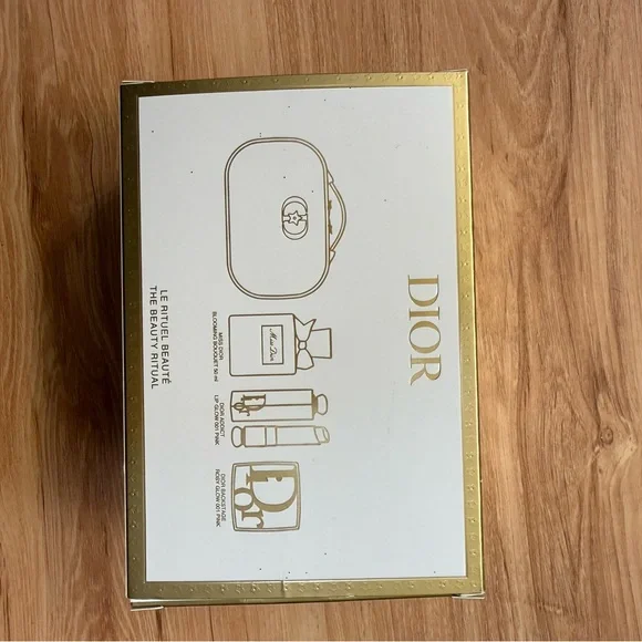 Dior Tan/Gold Woven Cosmetic Bag with Gold Chain - Picture 6 of 6